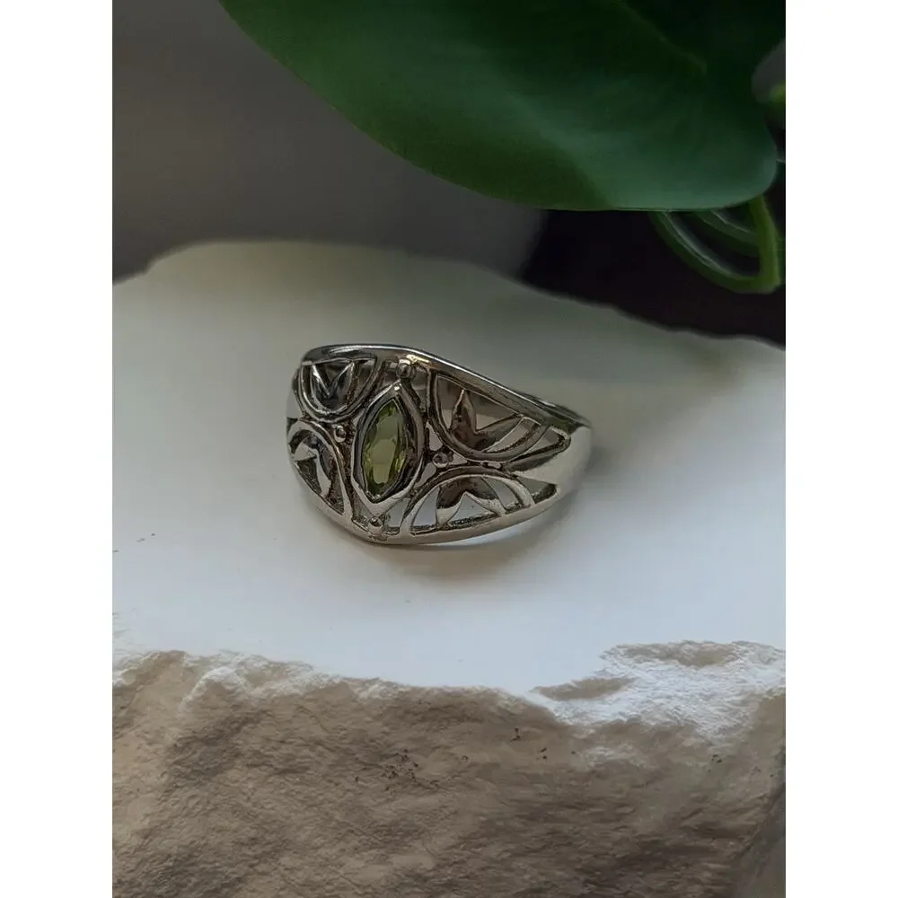925 Sterling Silver Marquise Cut Peridot Art Nouveau Filigree Ring Size 8
